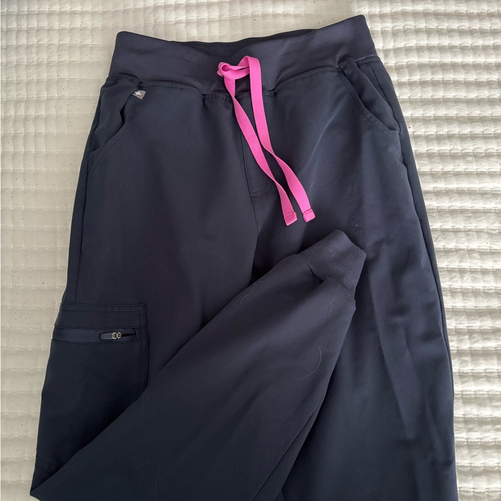 Figs Grey Jogger High Waisted (Zamora) Scrub Pants with Pink Drawstring sz small